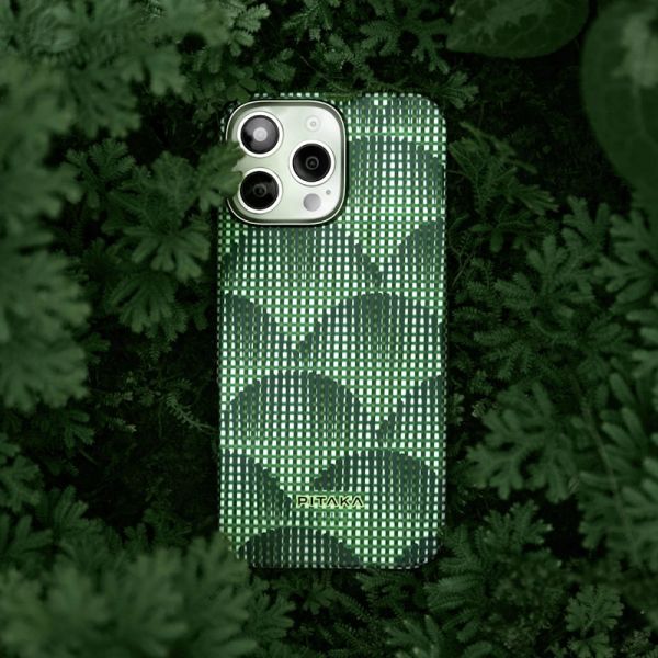 Карбоновий тонкий чохол Pitaka Ultra-Slim Case Photosynthesis Forest Green для iPhone 16